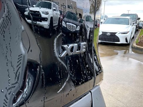 Used 2025 Toyota RAV4 XLE image 8