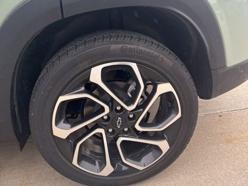 Certified 2024 Chevrolet Trax RS w/ Sunroof Package FWD image 9