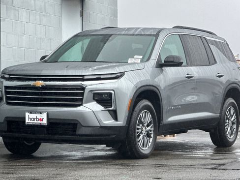 New 2025 Chevrolet Traverse LT w/ Enhanced Driving Package image 7