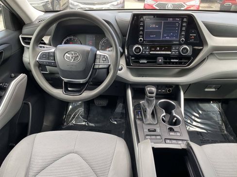 Used 2021 Toyota Highlander L AWD/4WD image 11