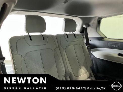 Used 2022 Jeep Grand Cherokee L Overland w/ Advanced Protech Group III AWD/4WD image 32