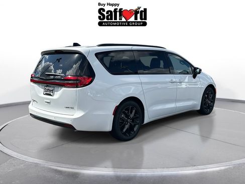 New 2026 Chrysler Pacifica Limited w/ Uconnect Theater Family Group FWD image 9
