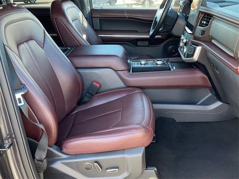 Used 2024 Ford Expedition Limited image 23