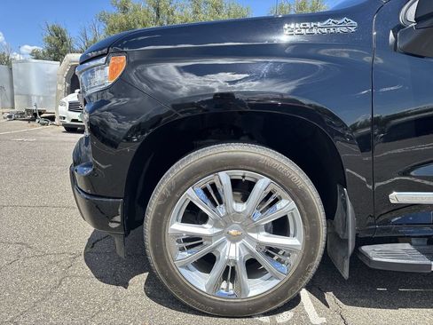 Used 2024 Chevrolet Silverado 1500 High Country w/ High Country Premium Package AWD/4WD image 39