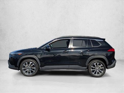 Used 2024 Toyota Corolla Cross XLE image 9