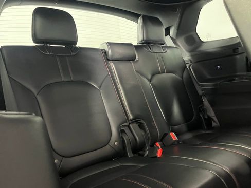 Used 2025 Honda Pilot Black Edition image 36