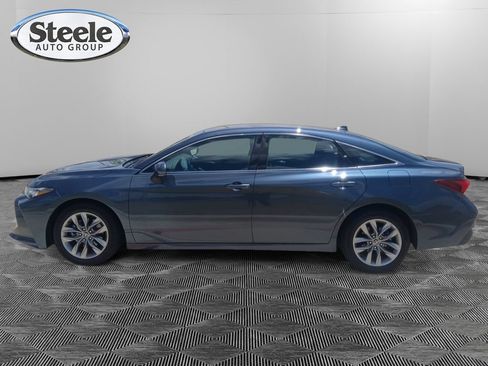Used 2022 Toyota Avalon XLE FWD image 3