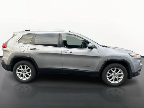 Used 2018 Jeep Cherokee Latitude Plus AWD/4WD image 2