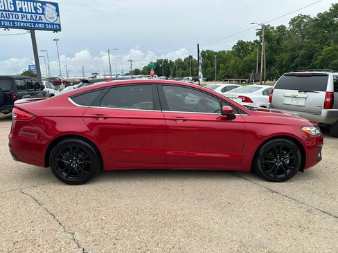 Used 2020 Ford Fusion SE w/ Equipment Group 151A FWD image 8