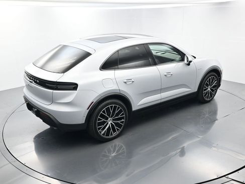 Certified 2024 Porsche Macan 4 Electric image 38