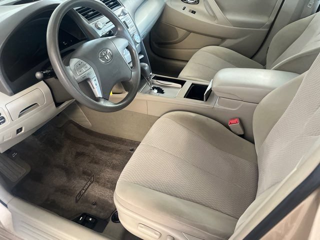 Used 2010 Toyota Camry LE FWD image 5