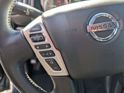 Used 2018 Nissan Titan SV w/ SV Convenience Package image 17