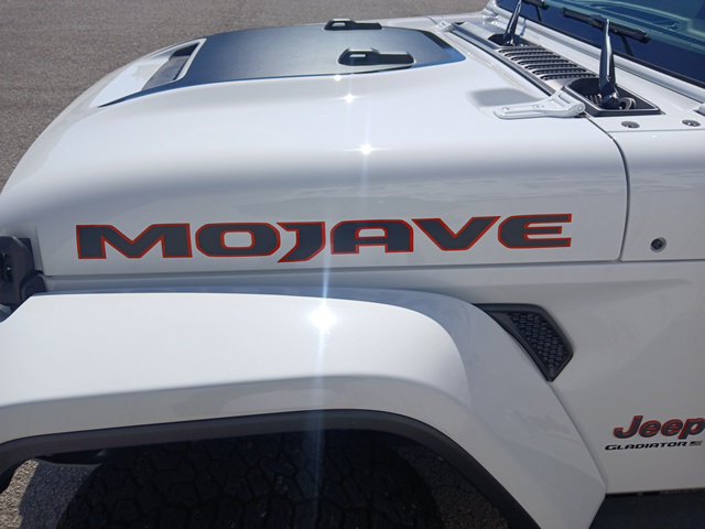 Used 2023 Jeep Gladiator Mojave AWD/4WD image 12