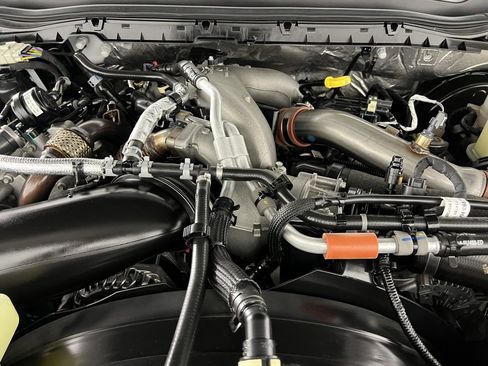 Used 2024 Ford F350 Platinum w/ FX4 Off-Road Package image 37