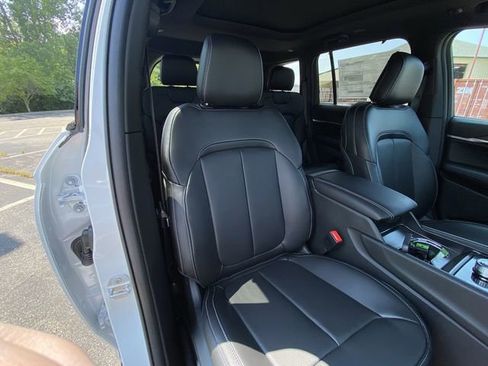 New 2025 Jeep Grand Cherokee Limited w/ Luxury Tech Group II image 25