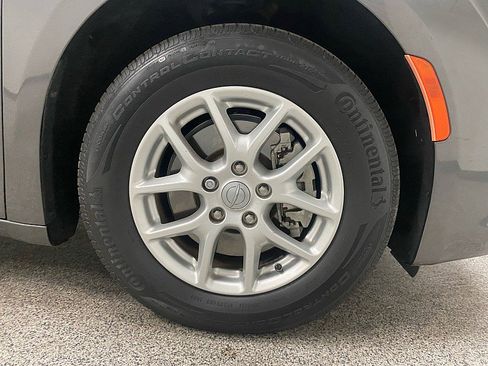 Used 2017 Chrysler Pacifica Touring image 25