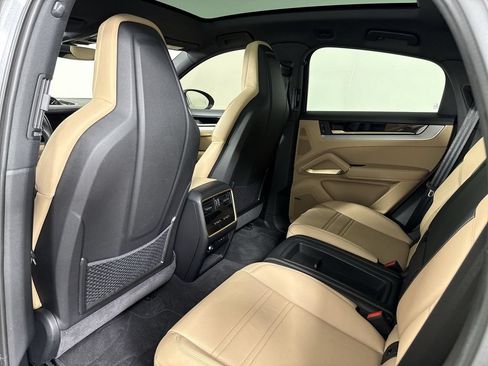 Certified 2024 Porsche Cayenne Coupe AWD/4WD image 25