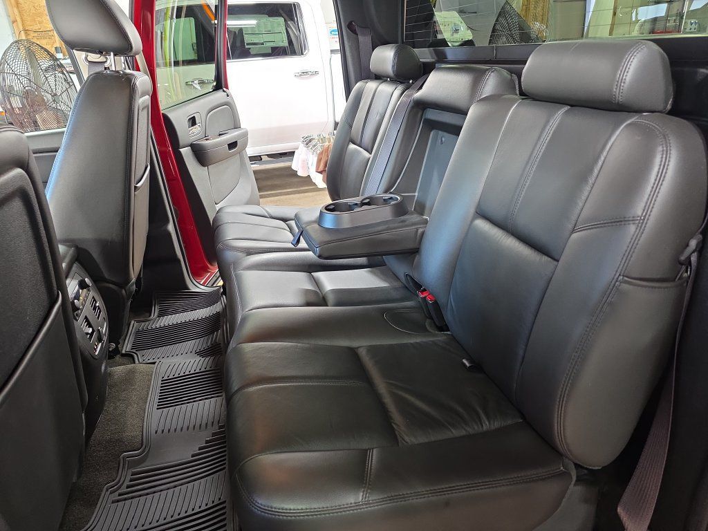 Used 2011 Chevrolet Avalanche LT AWD/4WD image 13