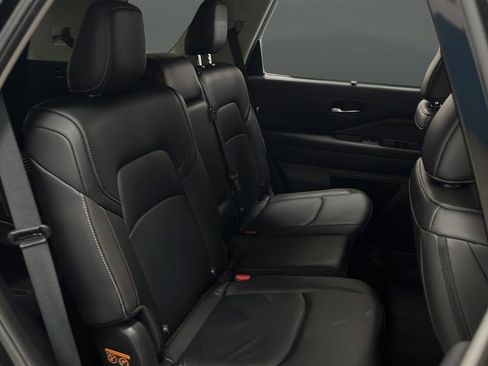 Used 2025 Nissan Pathfinder SL w/ Black Appearance Package FWD image 25
