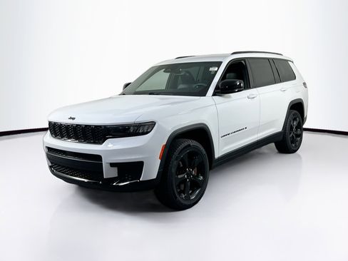 Used 2023 Jeep Grand Cherokee L Laredo image 1