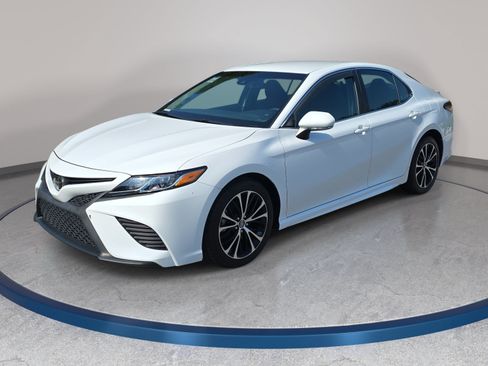 Used 2018 Toyota Camry SE w/ Convenience Package FWD image 1