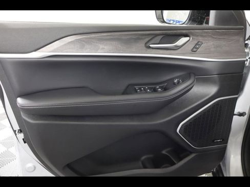 New 2024 Jeep Grand Cherokee Limited 4xe w/ Luxury Tech Group II AWD/4WD image 10