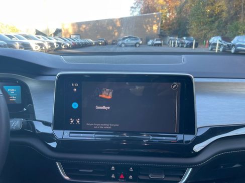 Used 2025 Volkswagen Atlas Cross Sport SE image 18