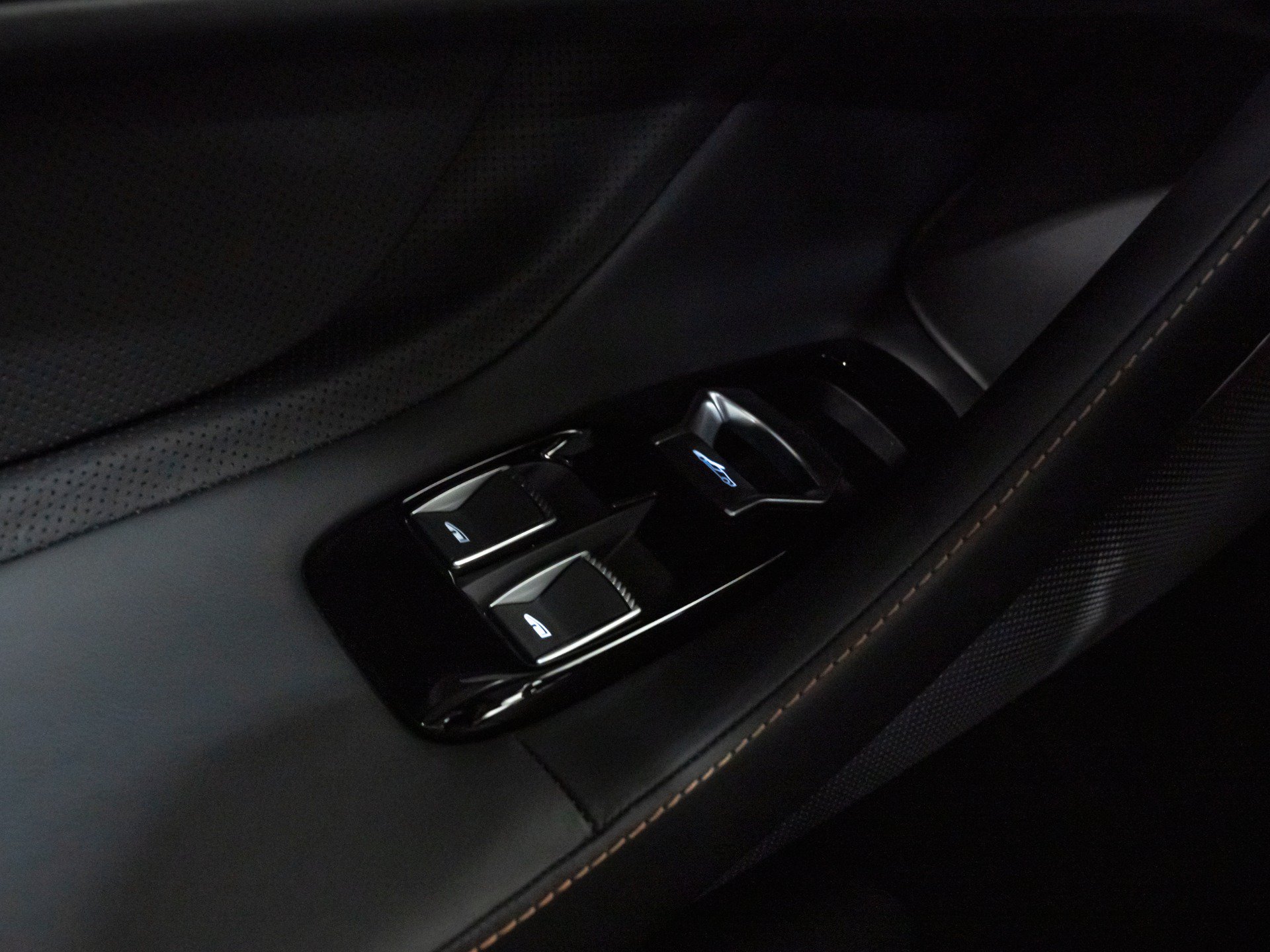 Used 2023 McLaren GT RWD image 32