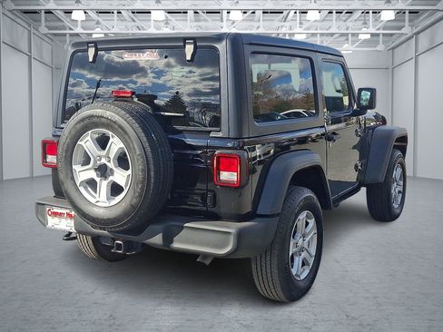 Used 2021 Jeep Wrangler Sport S image 5