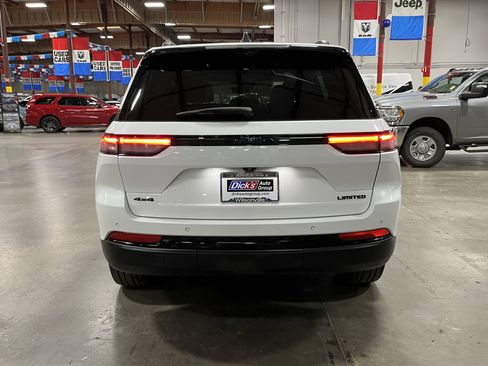 Certified 2024 Jeep Grand Cherokee Limited w/ Luxury Tech Group II AWD/4WD image 4