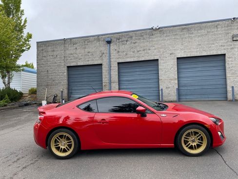 Used 2013 Scion FR-S RWD image 2