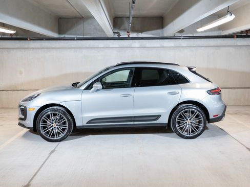 Certified 2026 Porsche Macan AWD/4WD image 2