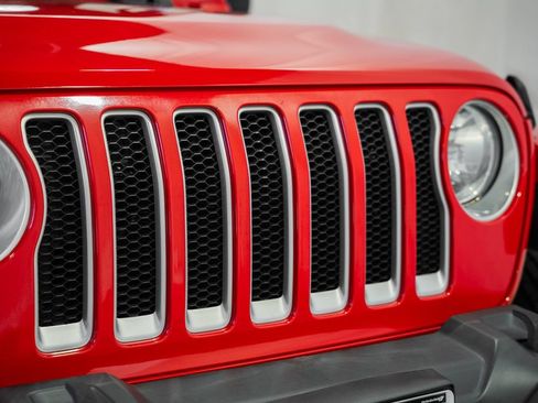 Used 2022 Jeep Wrangler Unlimited Sahara w/ Cold Weather Group AWD/4WD image 9