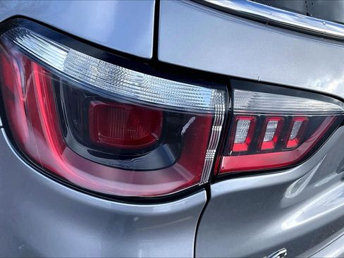 Used 2018 Jeep Compass Latitude w/ Cold Weather Group image 27