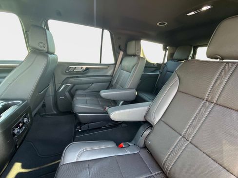 Used 2025 Chevrolet Tahoe High Country RWD image 17