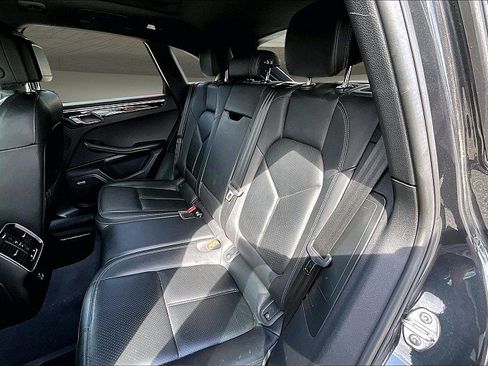 Used 2018 Porsche Macan AWD/4WD image 22