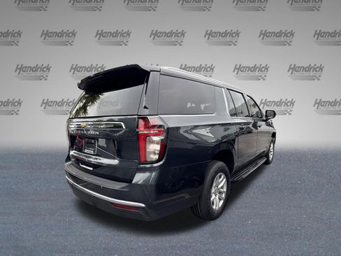 Used 2022 Chevrolet Suburban LS RWD image 8