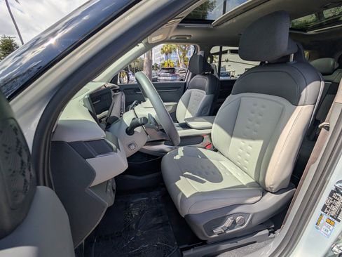 Used 2026 Kia EV9 Wind image 10