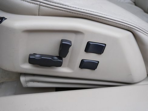 Used 2005 Cadillac XLR RWD image 7