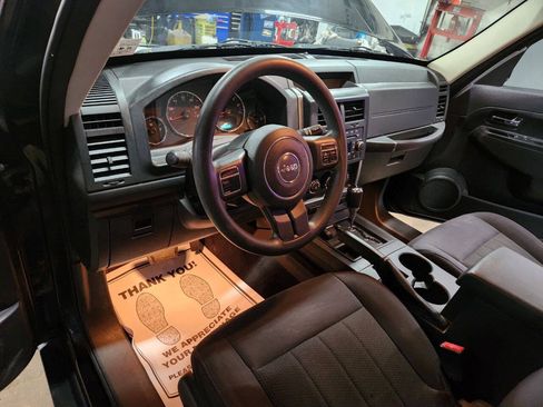 Used 2011 Jeep Liberty Sport AWD/4WD image 10