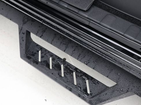 Used 2023 Nissan Frontier SV image 19