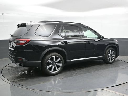 Used 2025 Honda Pilot Elite image 2