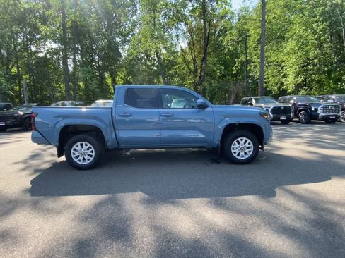 Used 2026 Toyota Tacoma SR5 AWD/4WD image 12