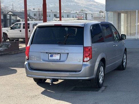 Used 2017 Dodge Grand Caravan SE image 4