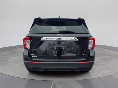 Used 2023 Ford Explorer XLT image 4