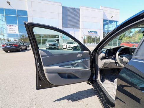 Used 2024 Hyundai Elantra SE image 34