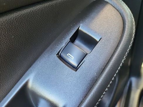 Certified 2024 Buick Encore GX Preferred w/ Comfort Package FWD image 11