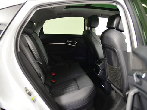 Used 2020 Audi e-tron Premium Plus image 22