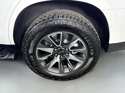 Used 2024 Chevrolet Tahoe Z71 w/ Z71 Off-Road Package AWD/4WD image 38