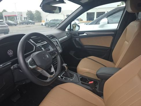 Used 2022 Volkswagen Tiguan SE FWD image 8
